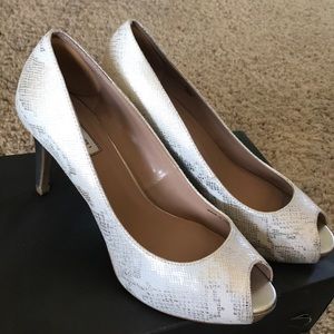 Tahari white and silver peep toe pumps